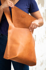 Load image into Gallery viewer, Sam - crossbody leather bag
